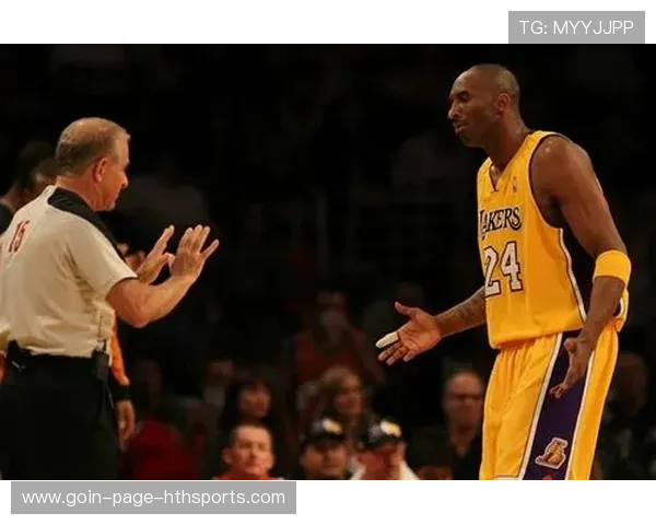 禁区内混战后点补射被裁判判定入网，争议不断的精彩瞬间