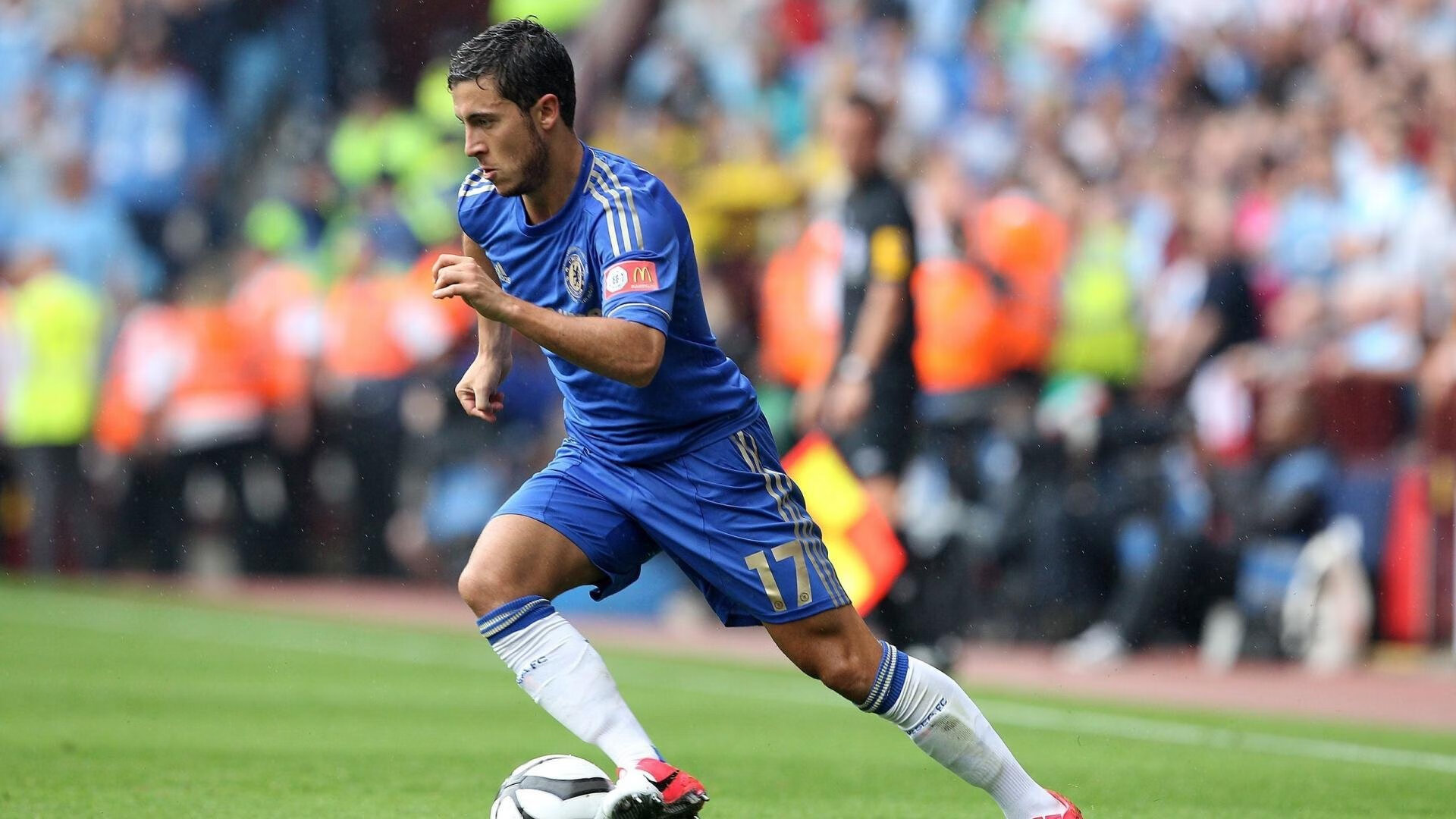 校园篮球比赛激烈